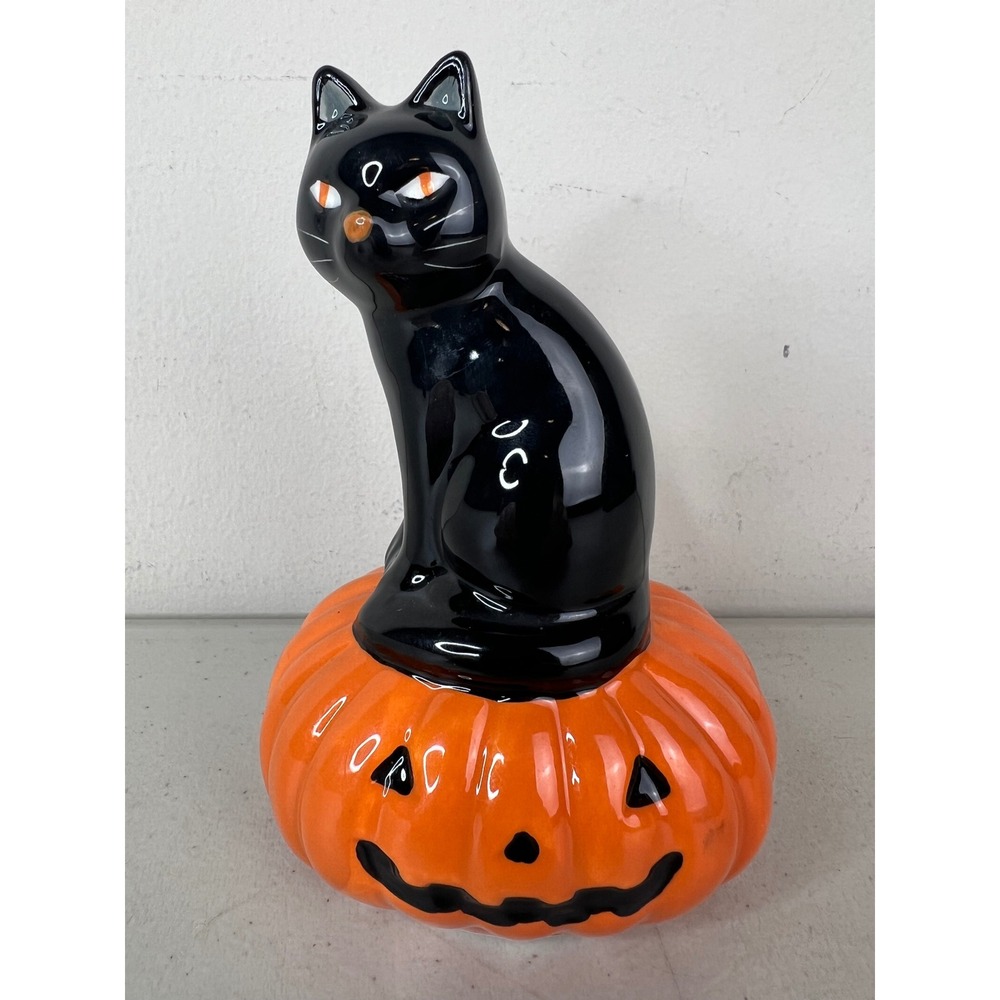 NEW 2026 Hyde & EEK Boutique Halloween Ceramic Pumpkin Black Cat Figurine